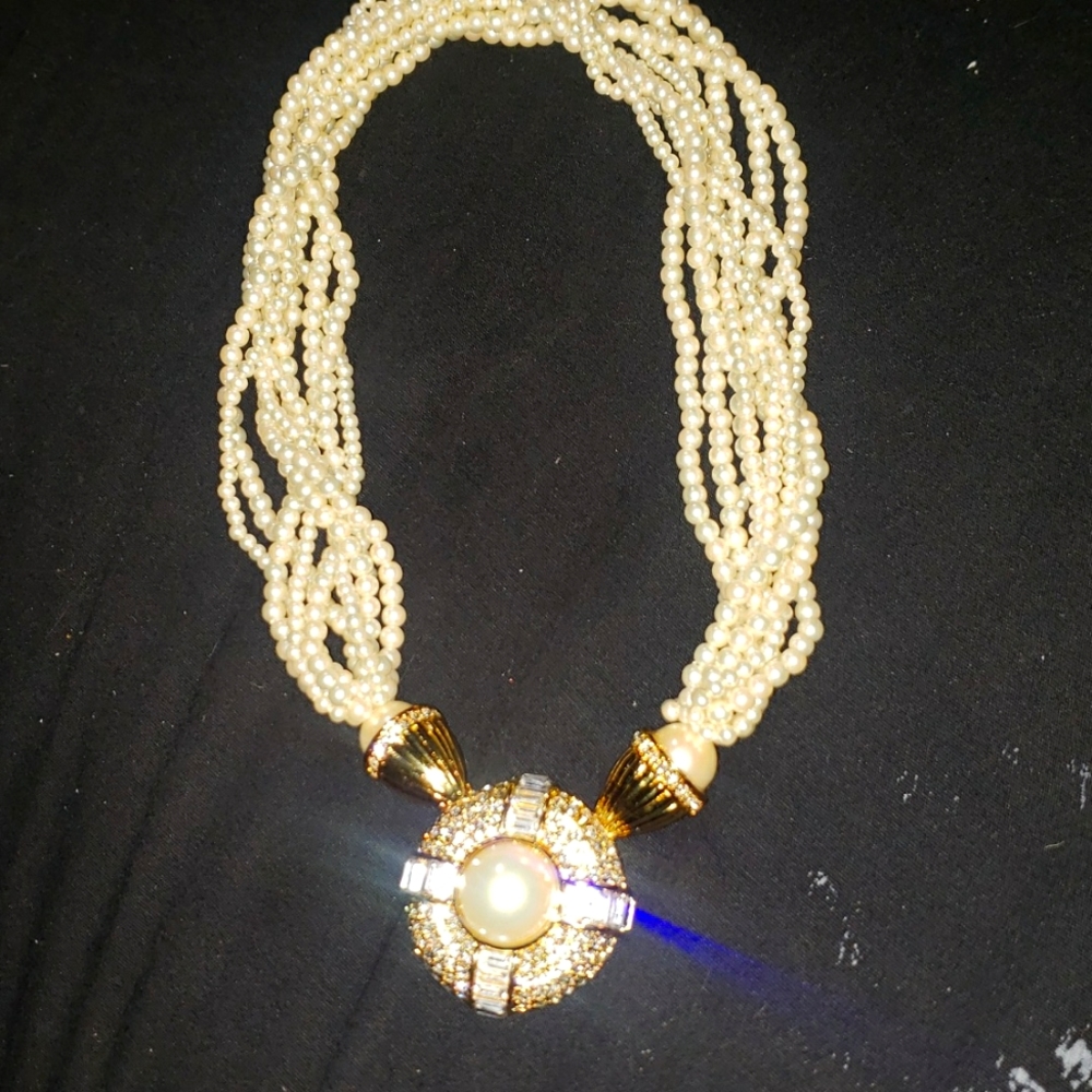 Oscar de la Renta necklace